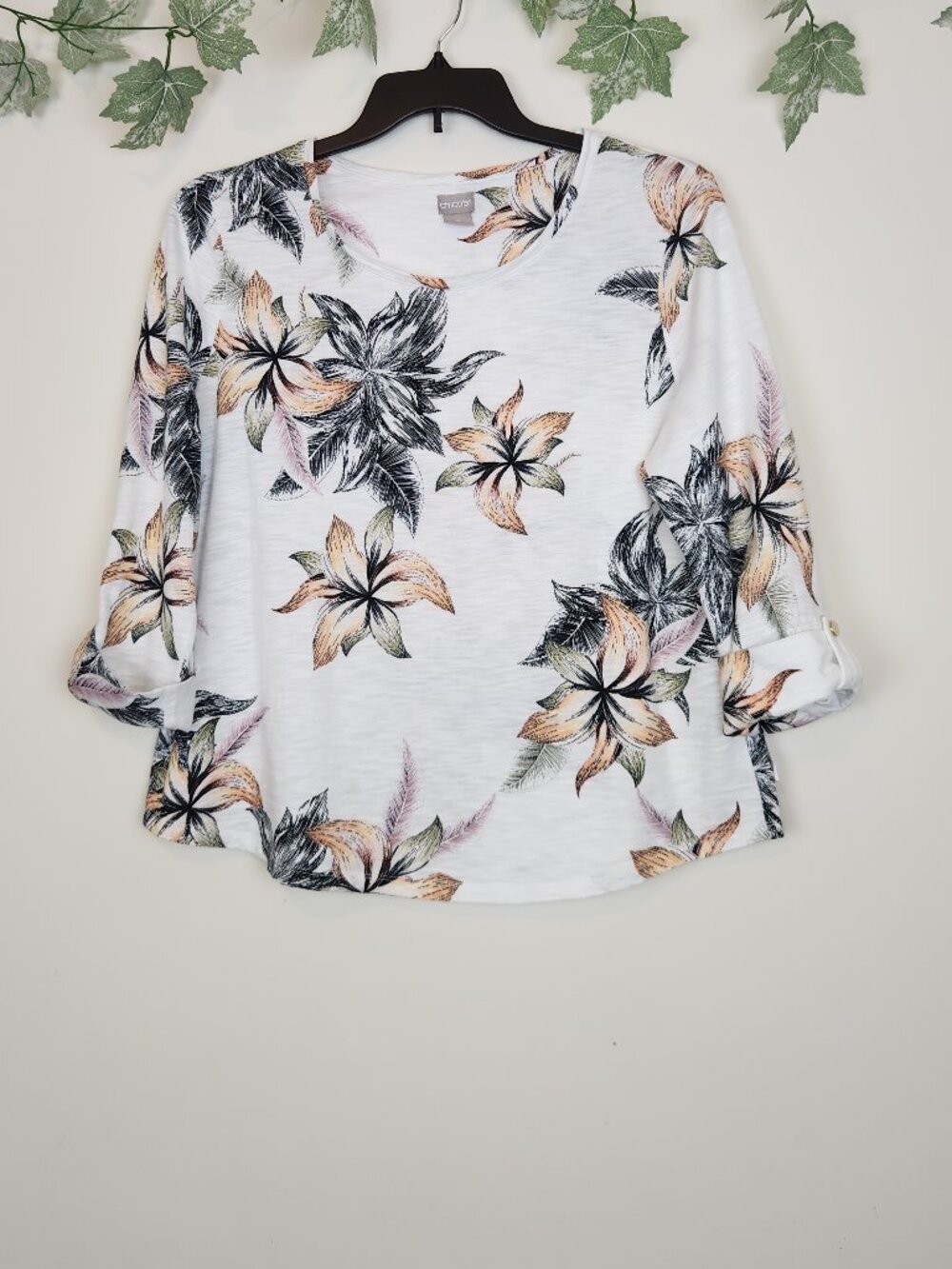 Chico's Women's Size 2 (L) Tropical Floral Print 3/4 Sleeve V-Neck Stretch Top